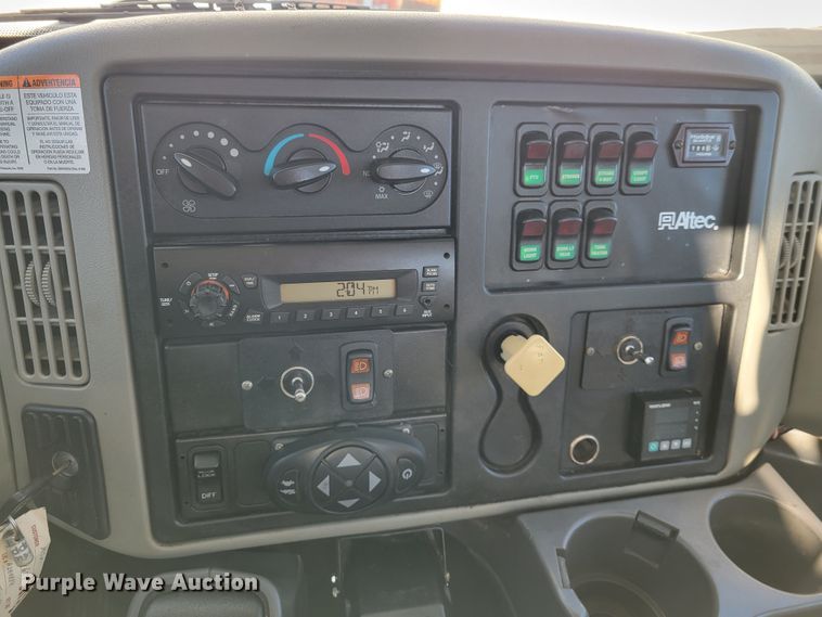 image for item KH9892 2011 International DuraStar 4400  bucket truck