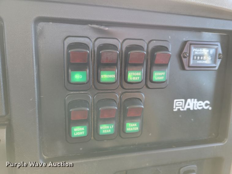 image for item KH9892 2011 International DuraStar 4400  bucket truck