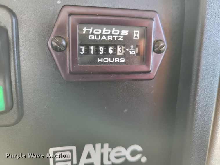 image for item KH9892 2011 International DuraStar 4400  bucket truck