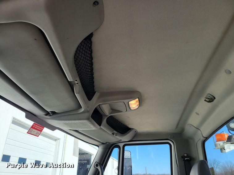 image for item KH9892 2011 International DuraStar 4400  bucket truck