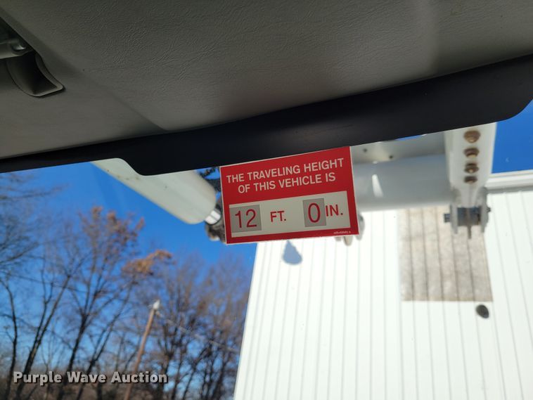 image for item KH9892 2011 International DuraStar 4400  bucket truck