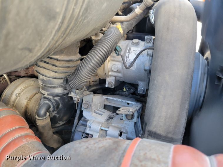 image for item KH9892 2011 International DuraStar 4400  bucket truck