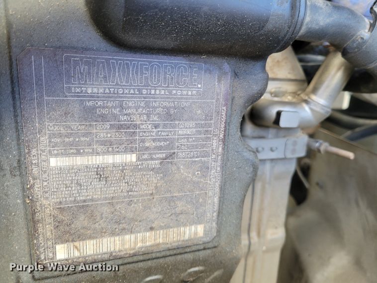 image for item KH9892 2011 International DuraStar 4400  bucket truck