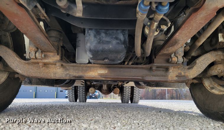 image for item KH9892 2011 International DuraStar 4400  bucket truck