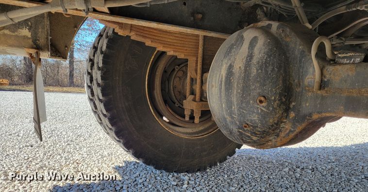 image for item KH9892 2011 International DuraStar 4400  bucket truck