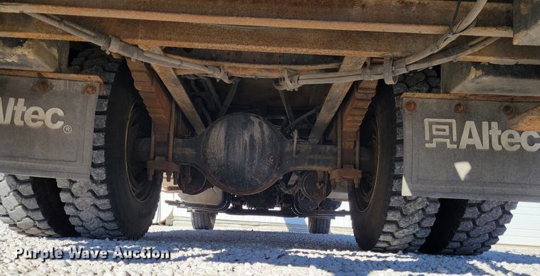 image for item KH9892 2011 International DuraStar 4400  bucket truck