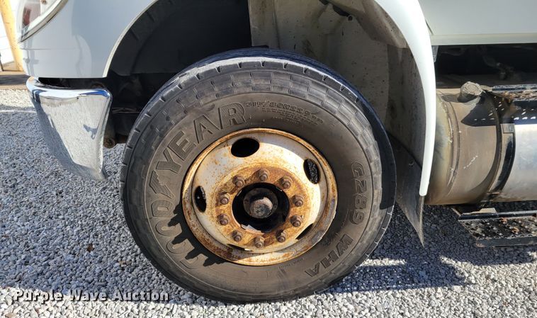 image for item KH9892 2011 International DuraStar 4400  bucket truck