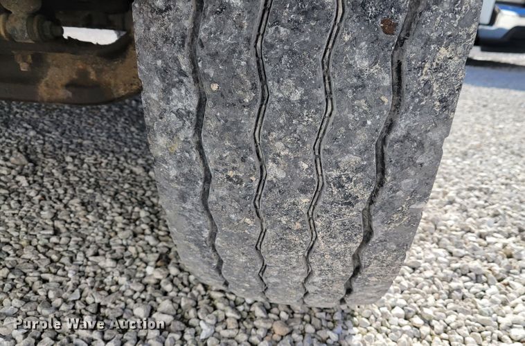 image for item KH9892 2011 International DuraStar 4400  bucket truck