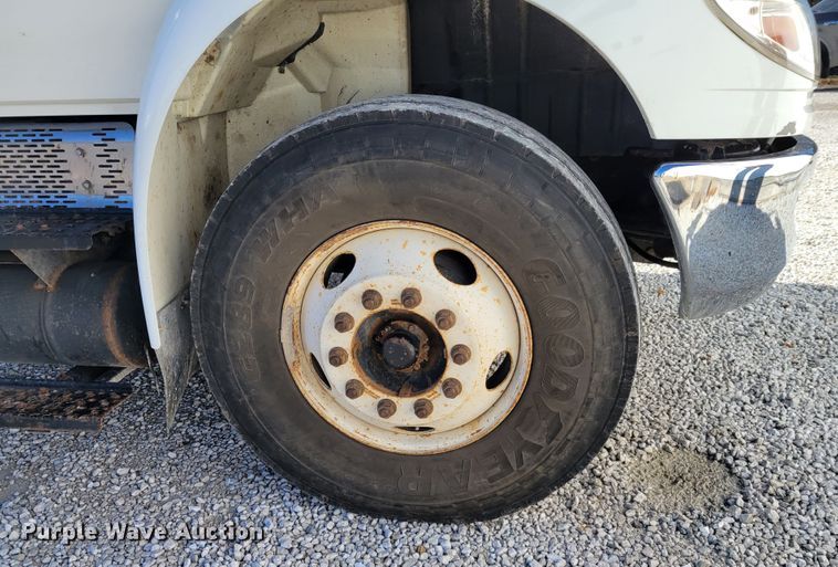 image for item KH9892 2011 International DuraStar 4400  bucket truck