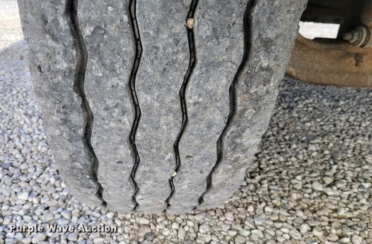 image for item KH9892 2011 International DuraStar 4400  bucket truck