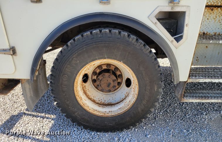 image for item KH9892 2011 International DuraStar 4400  bucket truck