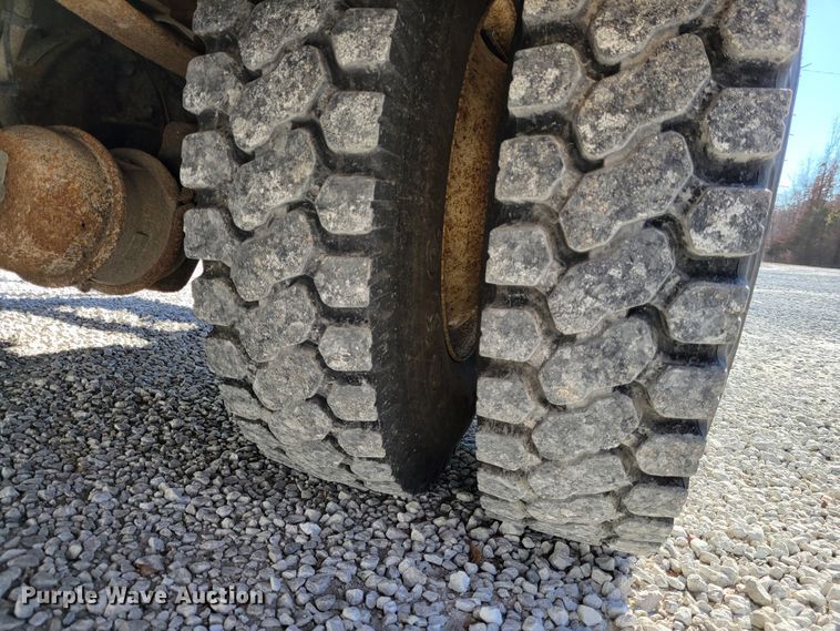 image for item KH9892 2011 International DuraStar 4400  bucket truck