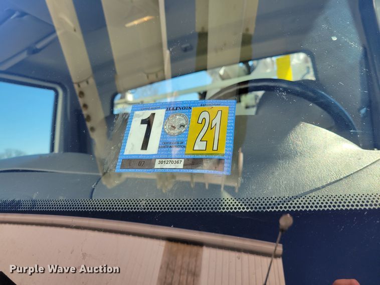 image for item KH9892 2011 International DuraStar 4400  bucket truck