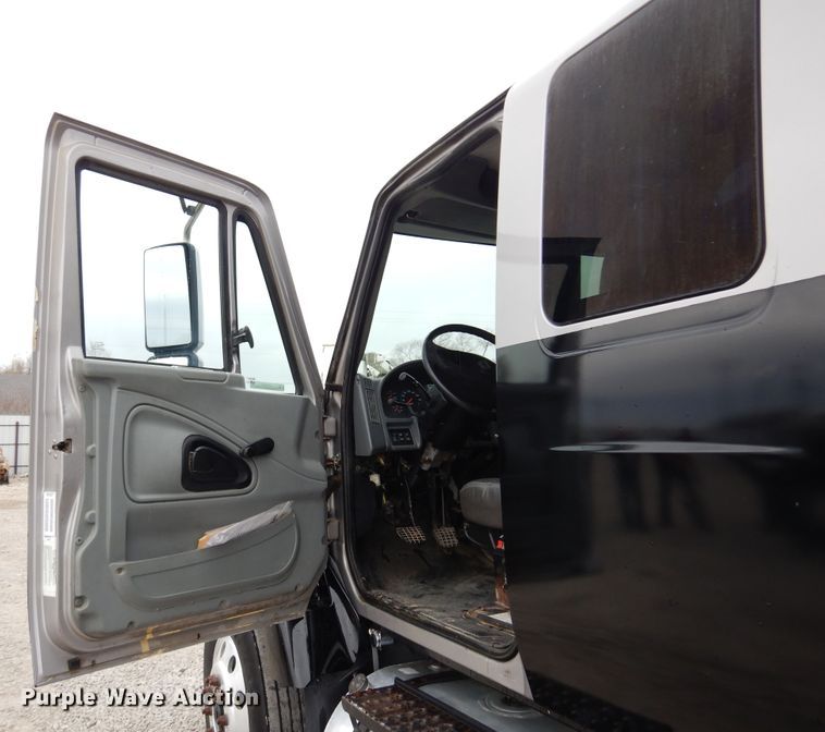 image for item KO9533 2007 International 7400  dump truck