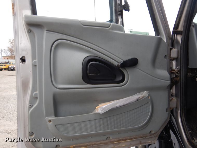 image for item KO9533 2007 International 7400  dump truck