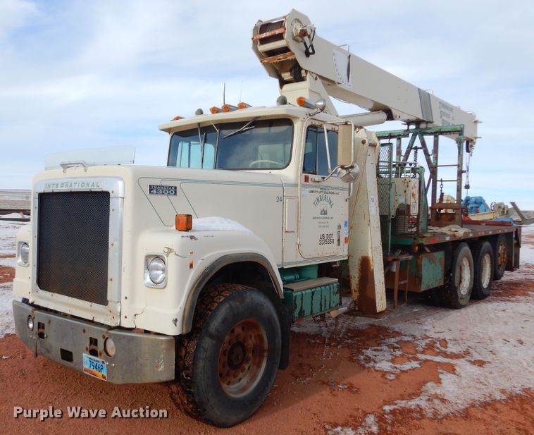 image for item KS9344 1981 International Transtar 4300  crane truck