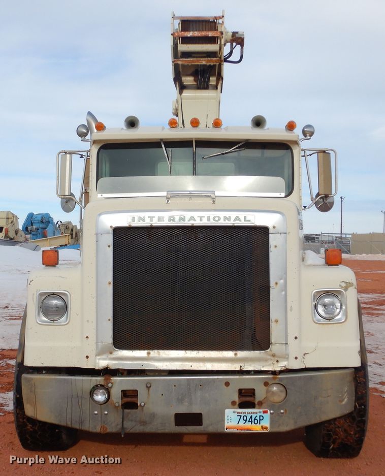 image for item KS9344 1981 International Transtar 4300  crane truck