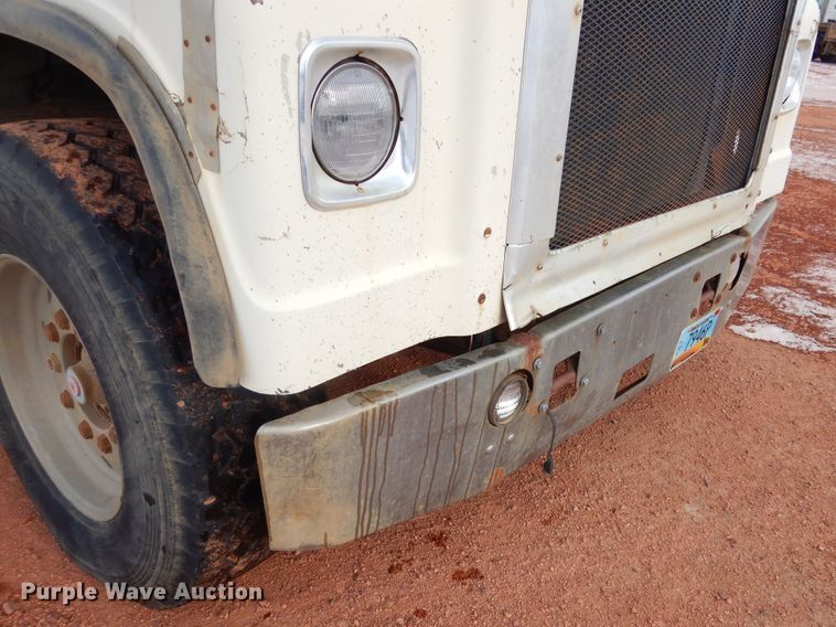 image for item KS9344 1981 International Transtar 4300  crane truck