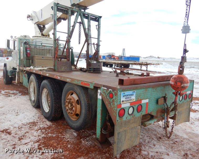 image for item KS9344 1981 International Transtar 4300  crane truck