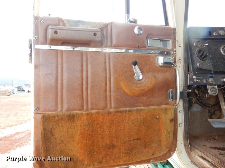 image for item KS9344 1981 International Transtar 4300  crane truck