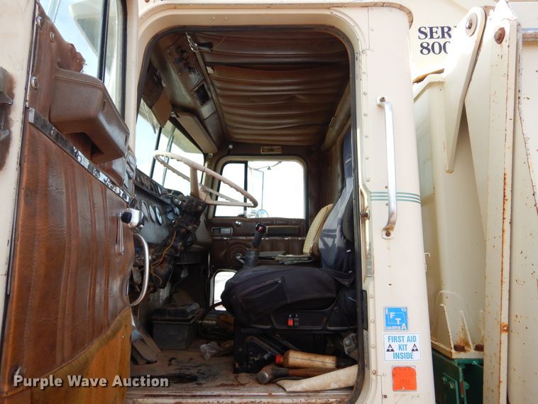 image for item KS9344 1981 International Transtar 4300  crane truck