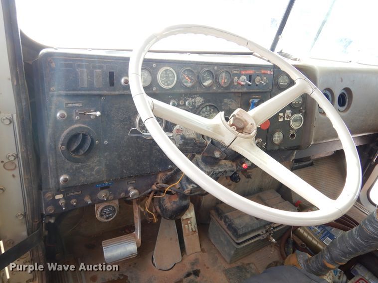 image for item KS9344 1981 International Transtar 4300  crane truck