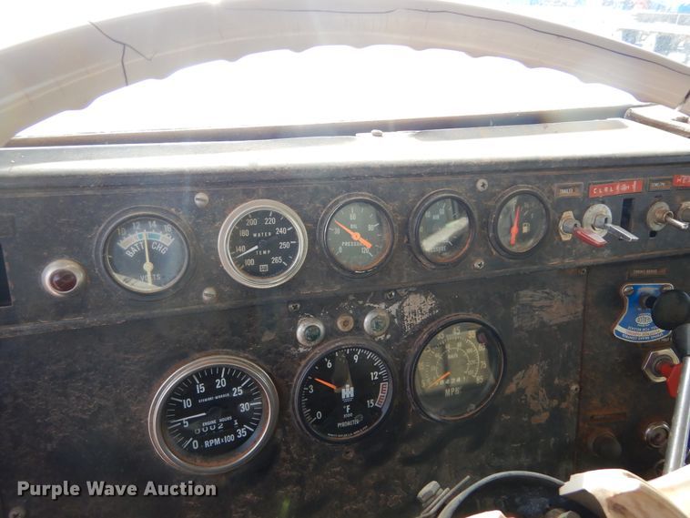 image for item KS9344 1981 International Transtar 4300  crane truck