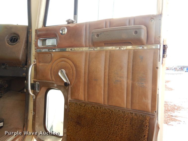 image for item KS9344 1981 International Transtar 4300  crane truck