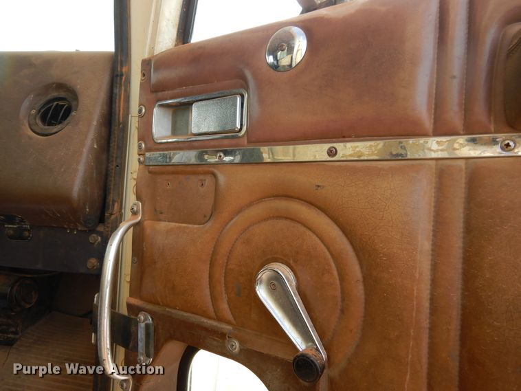 image for item KS9344 1981 International Transtar 4300  crane truck