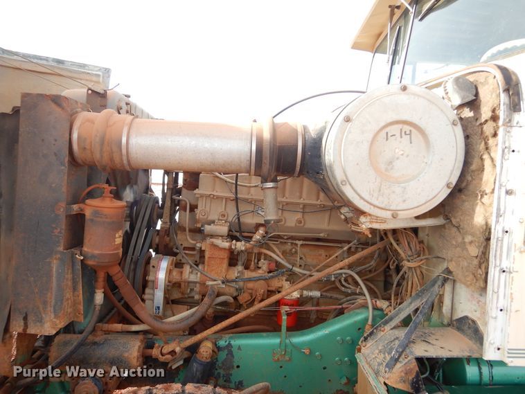 image for item KS9344 1981 International Transtar 4300  crane truck