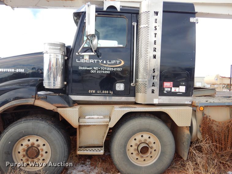 image for item KS9345 2007 Western Star 4900  crane truck