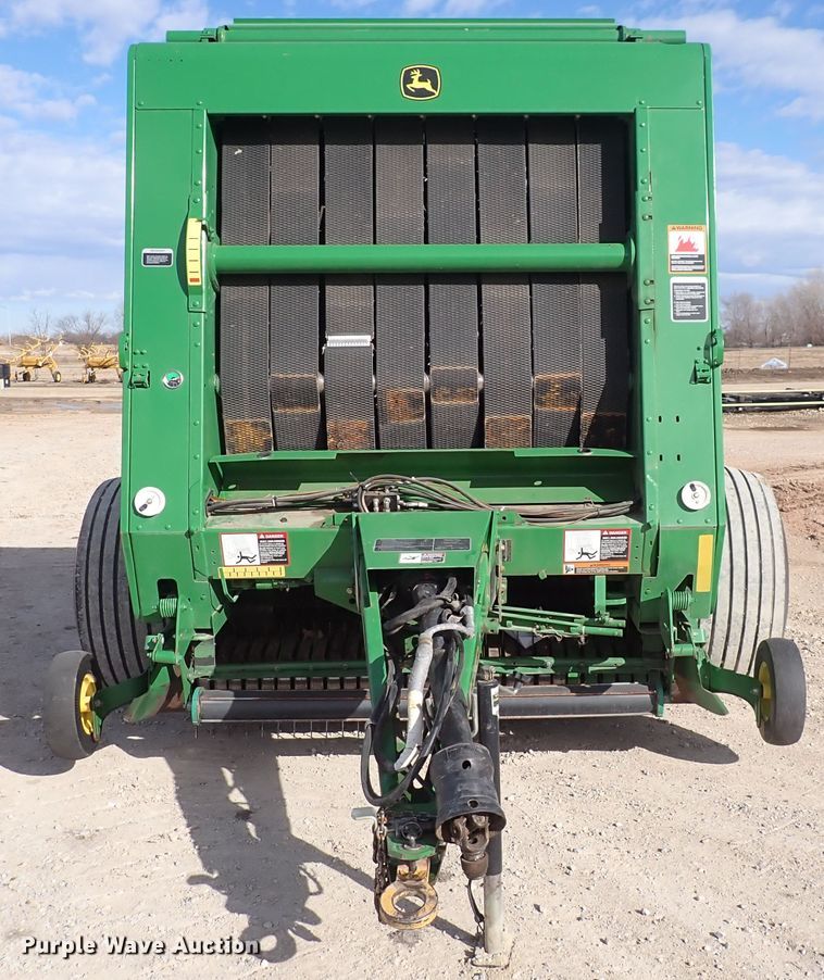 image for item DC4104 2011 John Deere 568  round baler