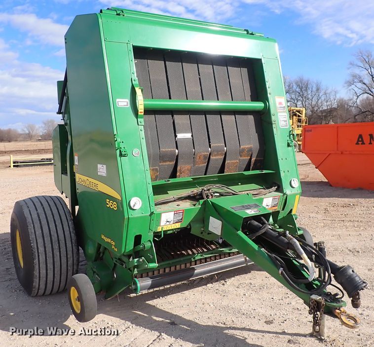 image for item DC4104 2011 John Deere 568  round baler