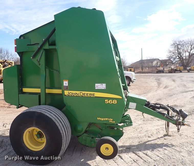 image for item DC4104 2011 John Deere 568  round baler
