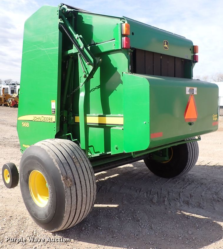 image for item DC4104 2011 John Deere 568  round baler