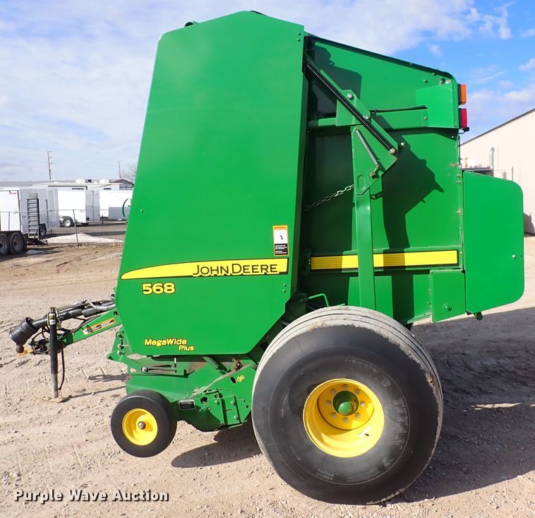 image for item DC4104 2011 John Deere 568  round baler