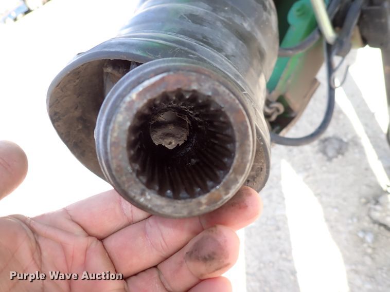 image for item DC4104 2011 John Deere 568  round baler