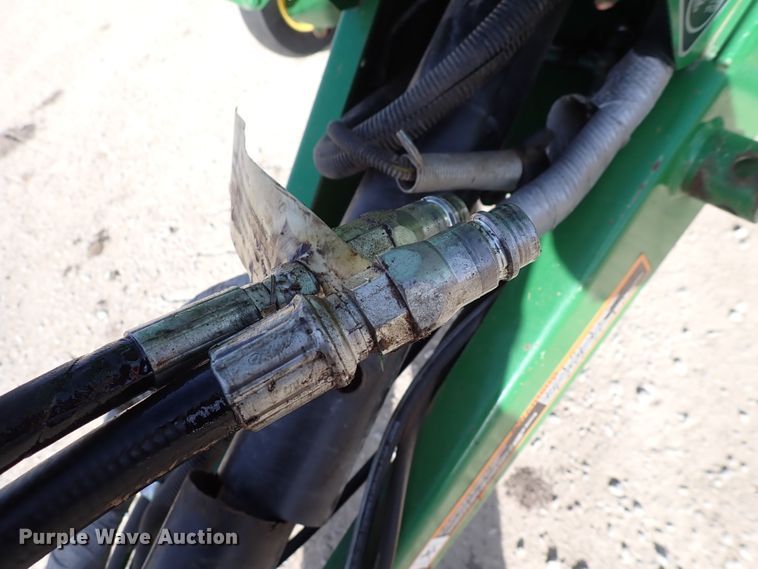 image for item DC4104 2011 John Deere 568  round baler