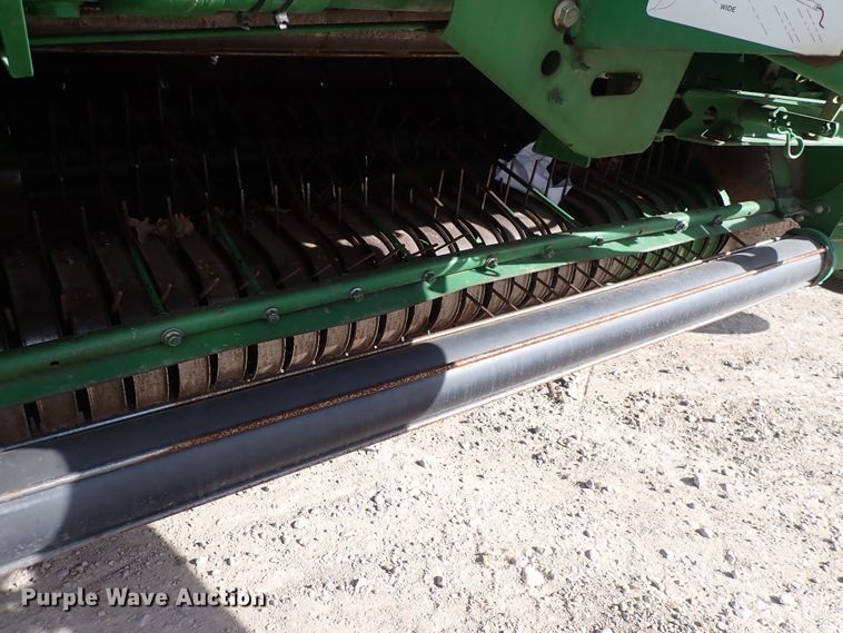 image for item DC4104 2011 John Deere 568  round baler