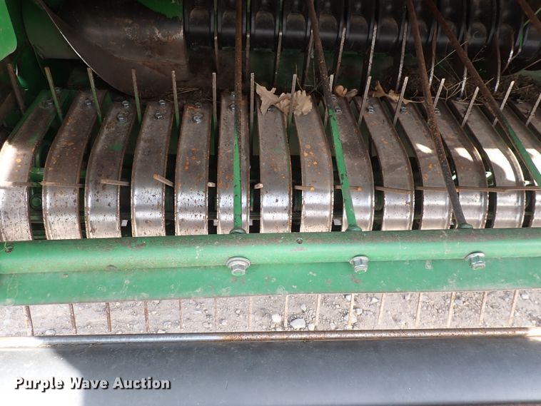 image for item DC4104 2011 John Deere 568  round baler