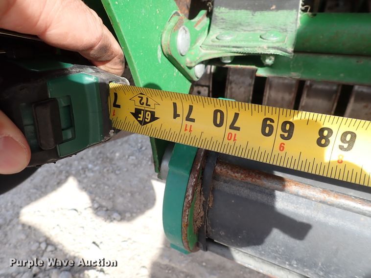 image for item DC4104 2011 John Deere 568  round baler