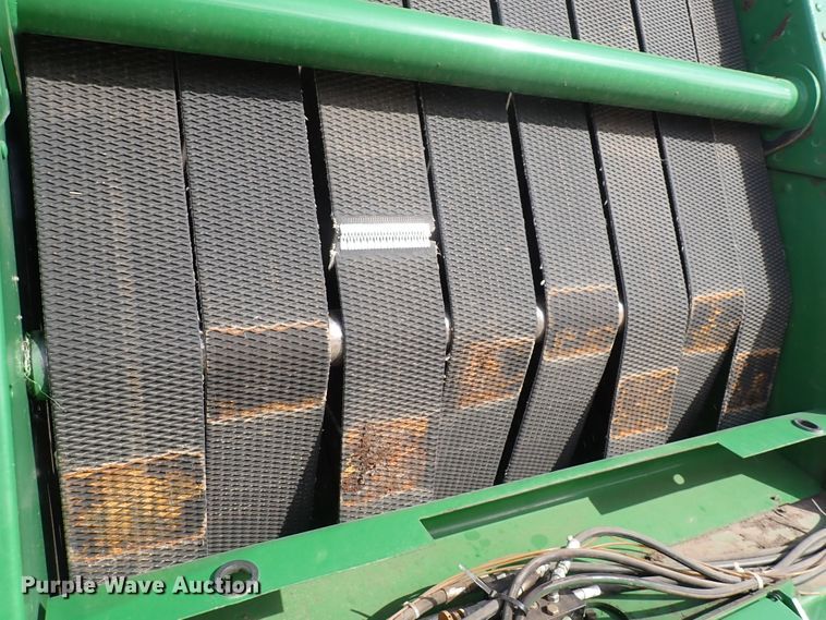 image for item DC4104 2011 John Deere 568  round baler