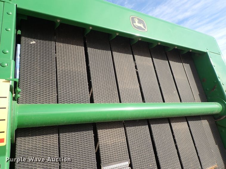 image for item DC4104 2011 John Deere 568  round baler