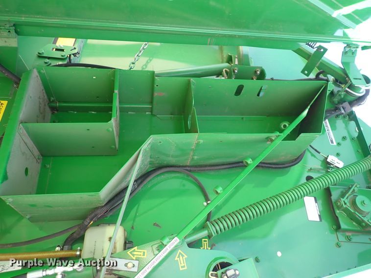 image for item DC4104 2011 John Deere 568  round baler