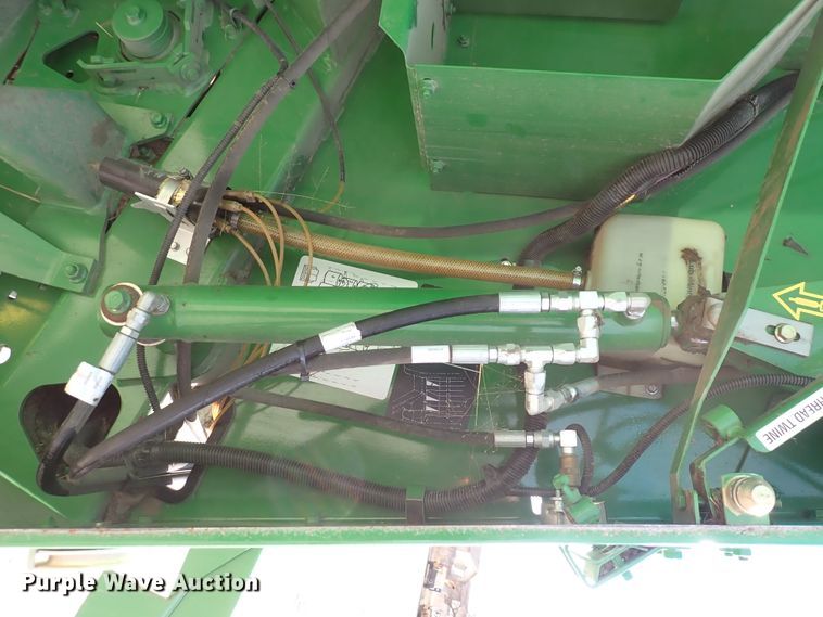 image for item DC4104 2011 John Deere 568  round baler