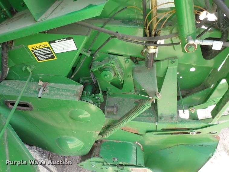 image for item DC4104 2011 John Deere 568  round baler