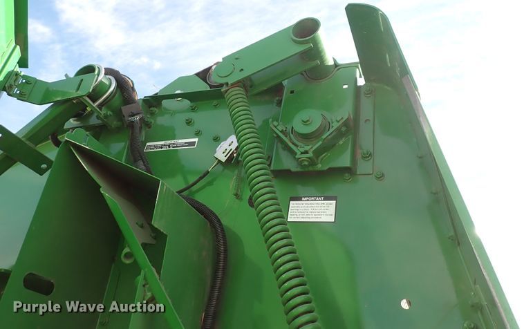 image for item DC4104 2011 John Deere 568  round baler