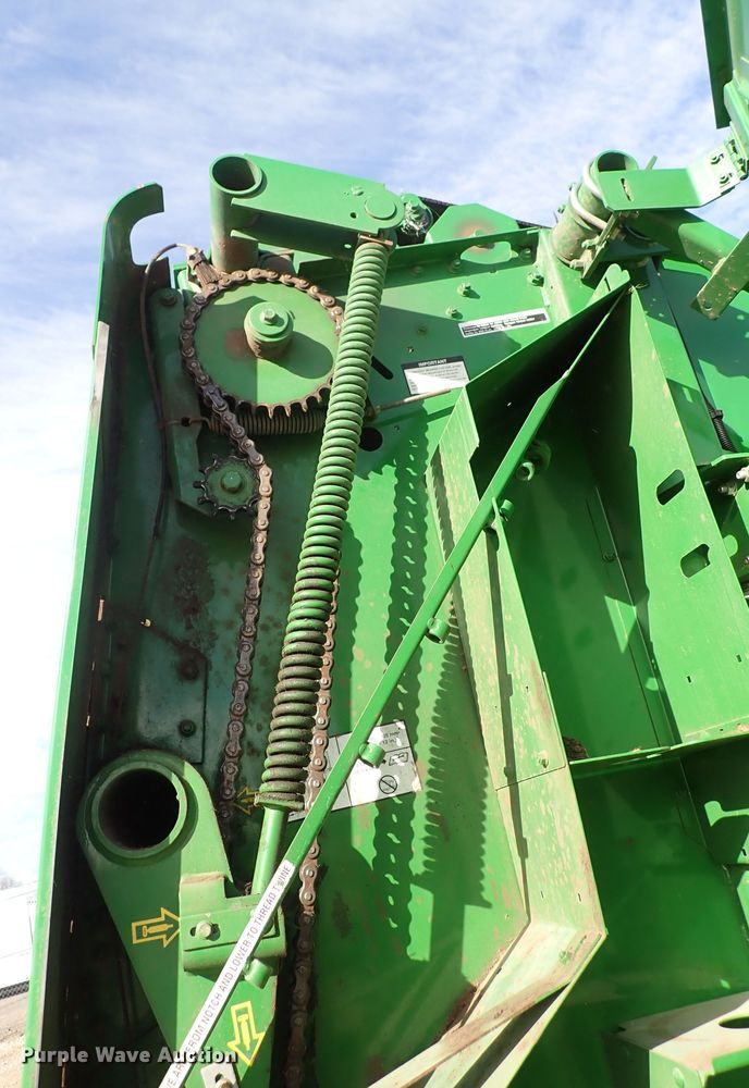 image for item DC4104 2011 John Deere 568  round baler
