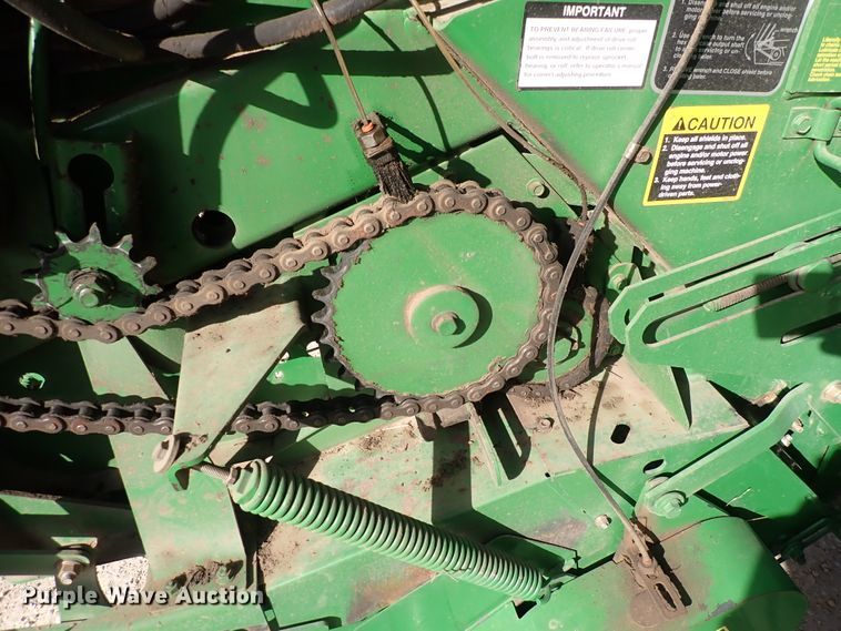 image for item DC4104 2011 John Deere 568  round baler