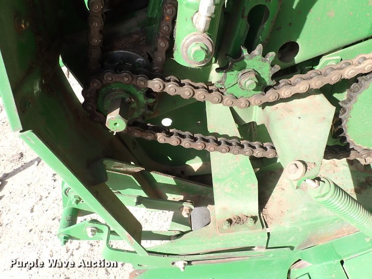 image for item DC4104 2011 John Deere 568  round baler